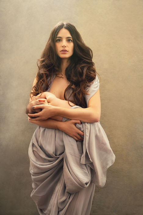 Timeless maternity portrait capturing pregnancy in New York City