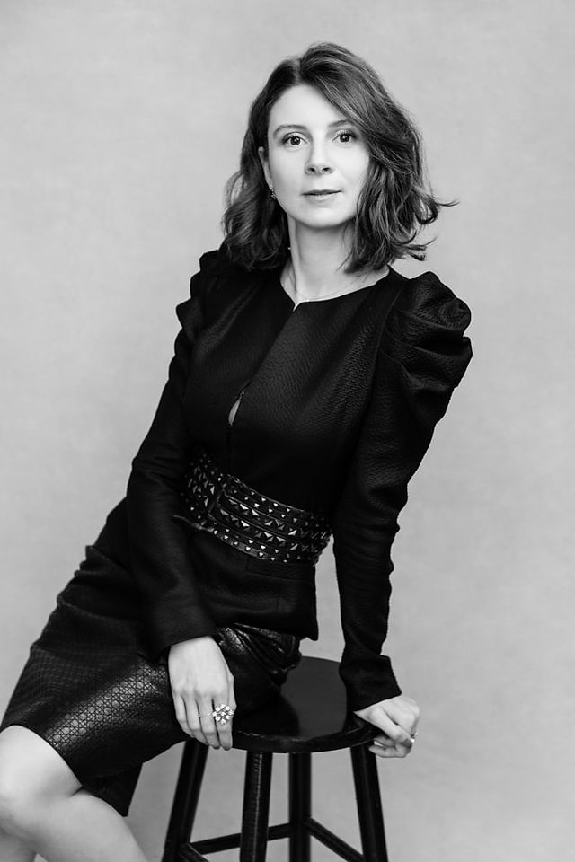 Confident executive portrait in black and white by Alice Prenat, best NYC headshot photographer for LinkedIn and corporate portraits