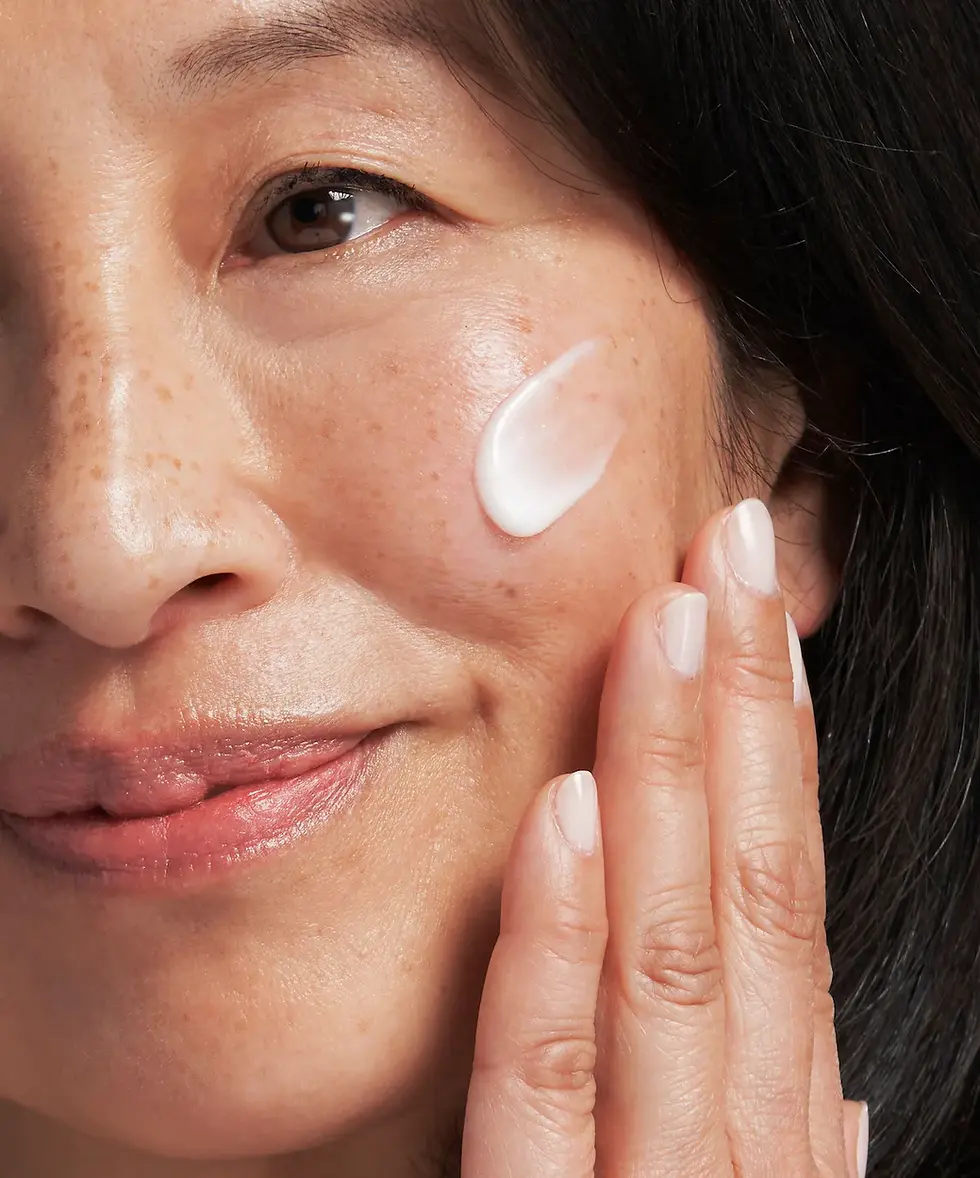 Miniatura: Produkt in Anwendung auf Frauengesicht NEOSTRATA - Resurface - High Potency Cream (30 g)