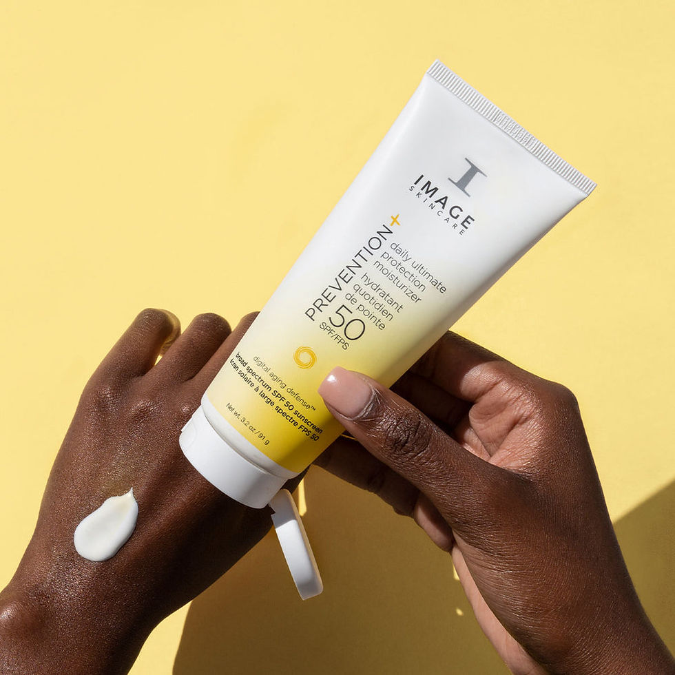 Miniatura: Produkt in Anwendung auf der Haut IMAGE - PREVENTION+ Daily Ultimate Moisturizer SPF 50