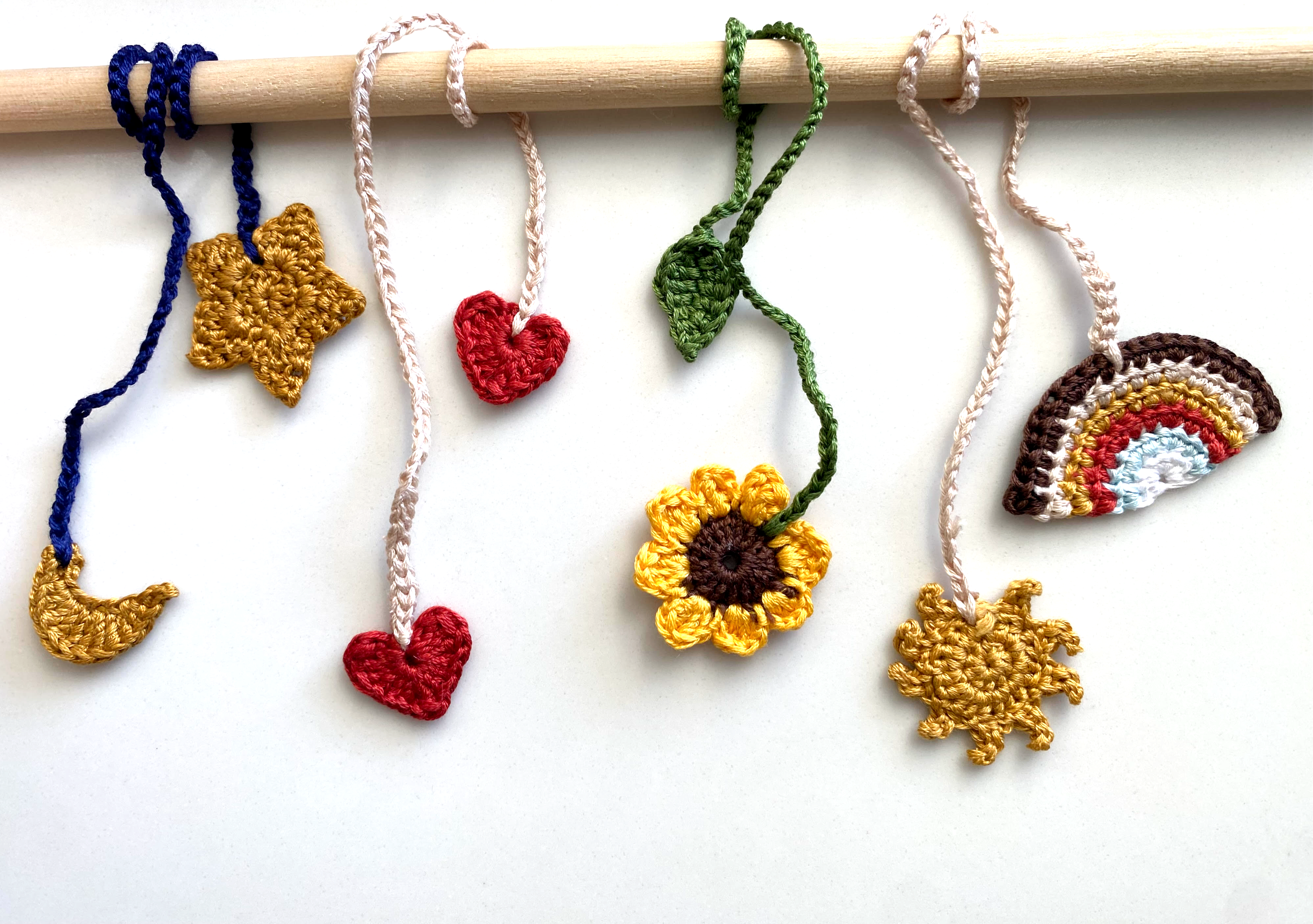 Hand-made umbilical cord ties