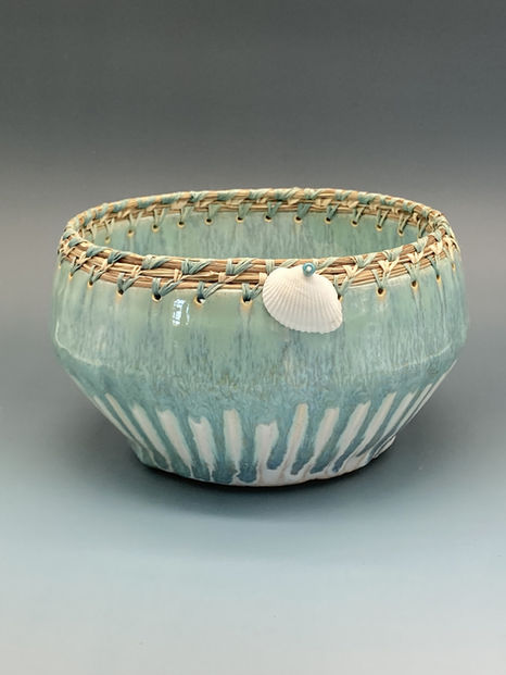 ceramic berry bowl with bamboo handle