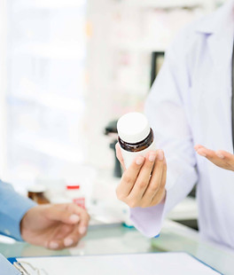 Beratung in der Apotheke.jpg