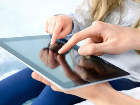 Consejos importantes para evitar riesgos visuales ante el uso de dispositivos electrónicos en niños