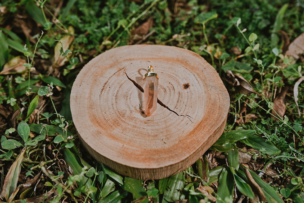 Lumerian Quartz Pendant 2 - window right side (no chain)