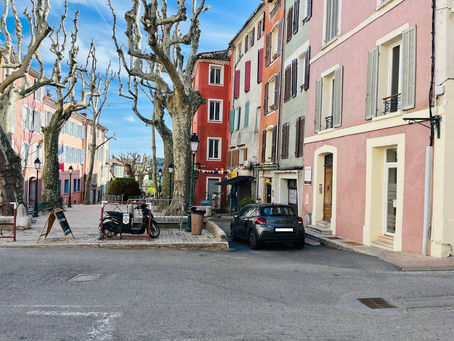 Question écrite n° 19: stationnement sur la contre allée de la place du Capitaine Vincens