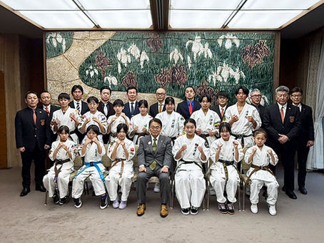 愛知県知事と記念撮影