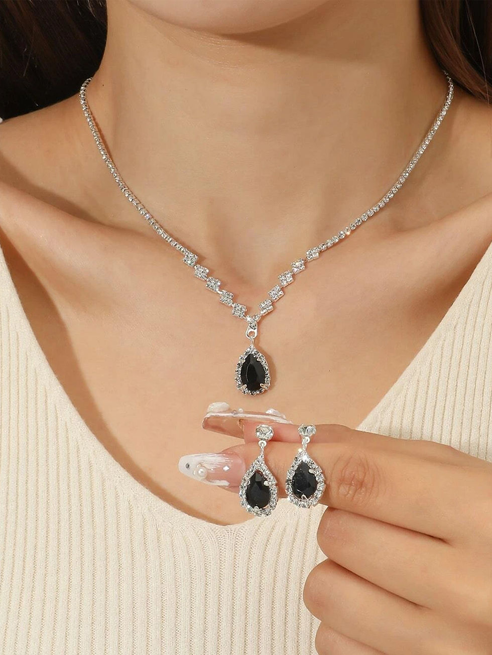 Thumbnail: 3 Wedding Season Women's Fashion Droplet Necklace and Earring Set Banquet Party 