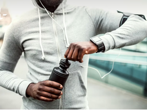 BOIRE OU NE PAS BOIRE PENDANT UNE COURSE : CE QUE VOUS DEVEZ SAVOIR