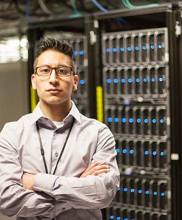 hispanic-man-technician-doing-diagnostic