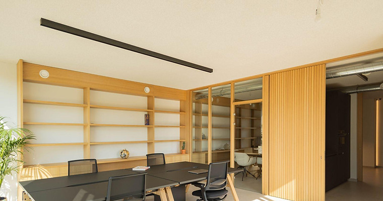 Spuitkurk plafond kantoor