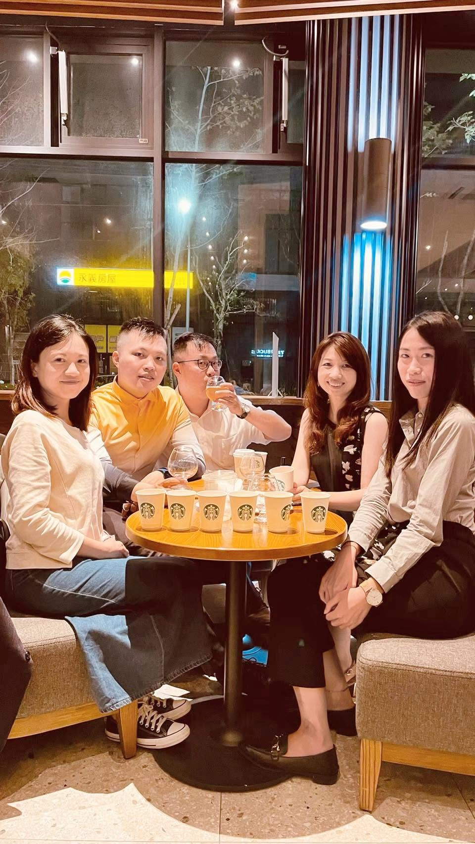 年輕人的夢想很美好,陪他們一起做夢,也一起規劃未來。