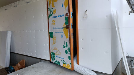 工事中スポットエアコンでも中は快適！