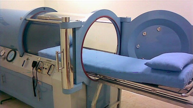 CAMARA_HIPERBARICA_MONOPLAZA_edited.jpg
