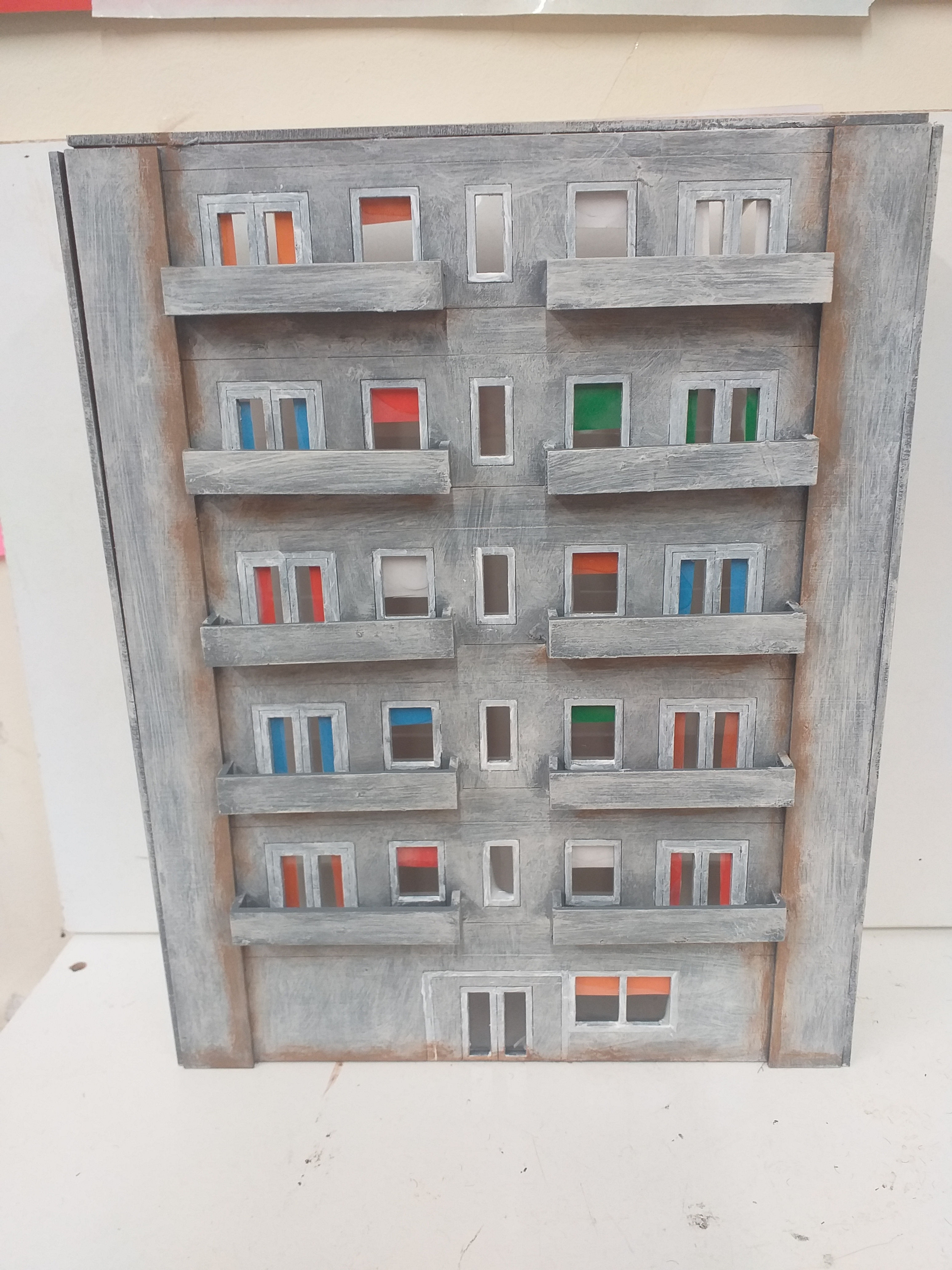 OO Gauge Block of Flats with Balcony