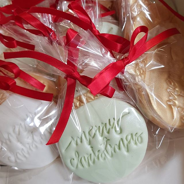 First batch of cookies out ♡ #christmas #cookies #2017 #hohoho🎅 #pemulwuycupcakes #merrychristmas
