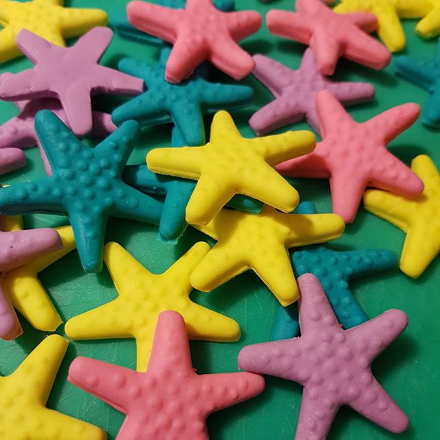 Fondant #starfish #cupcake #cupcaketoppers #ocean #kidspartyideas #Pemulwuycupcakes
