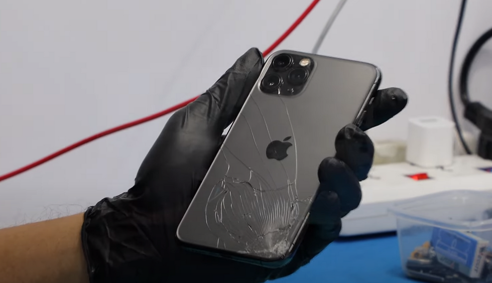 iPhone 11Pro กระจกหลังแตก