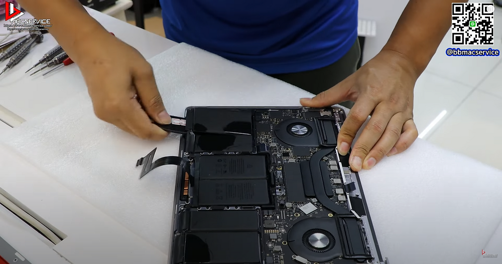 เปลี่ยนแบตเตอรี่ Macbook pro
