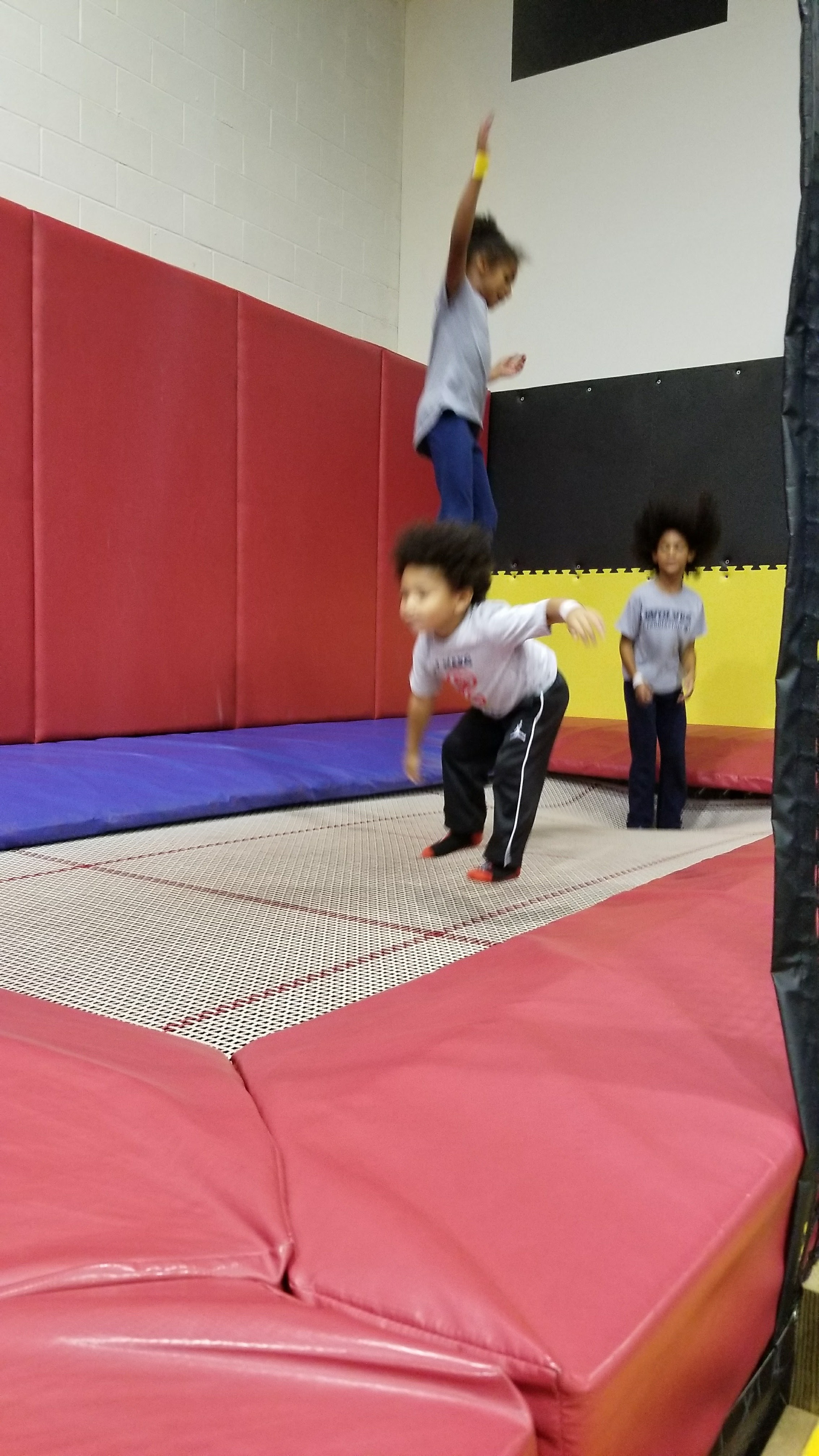 Trampoline Xtreme 6kids1tank