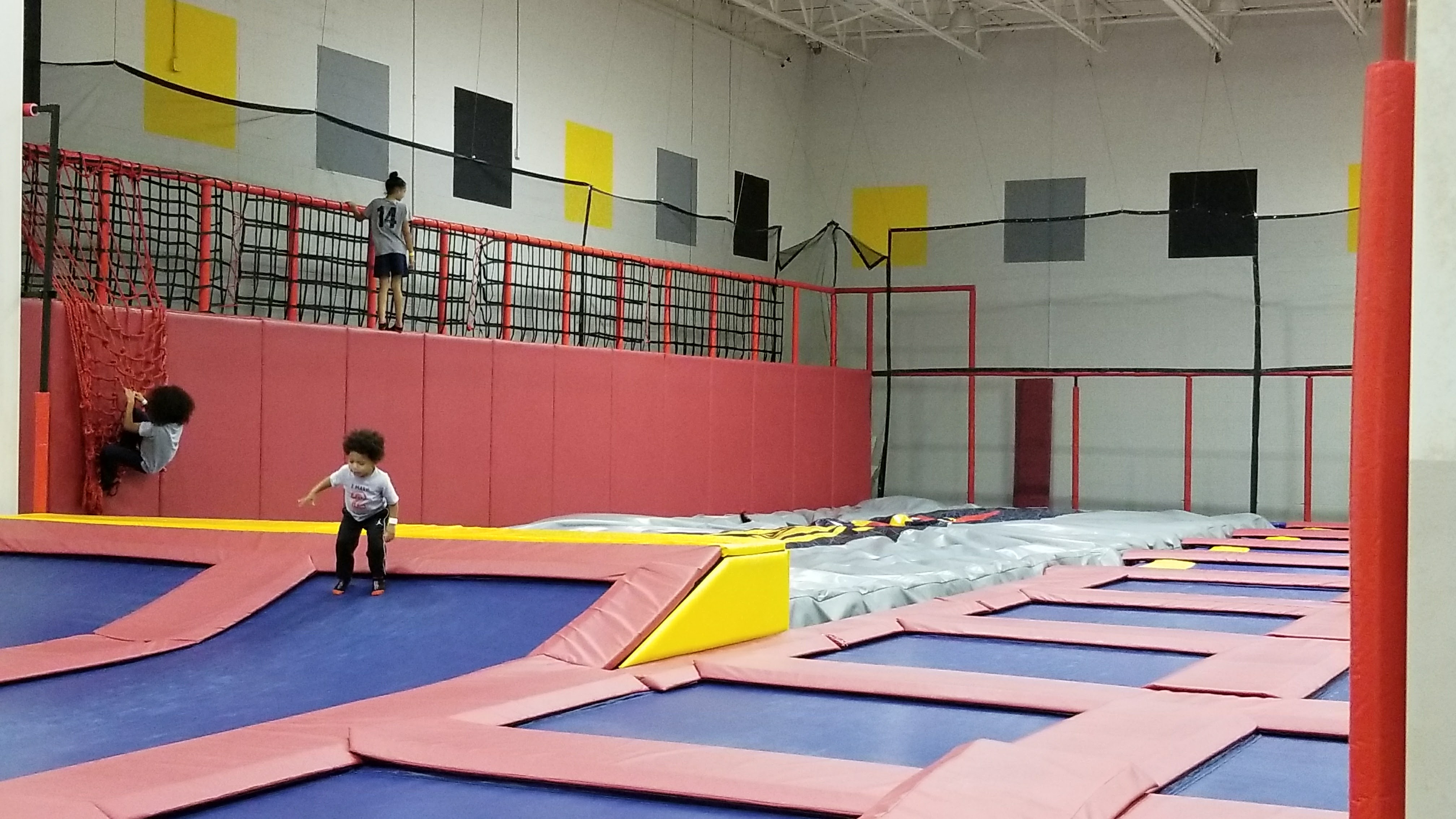 Trampoline Xtreme 6kids1tank