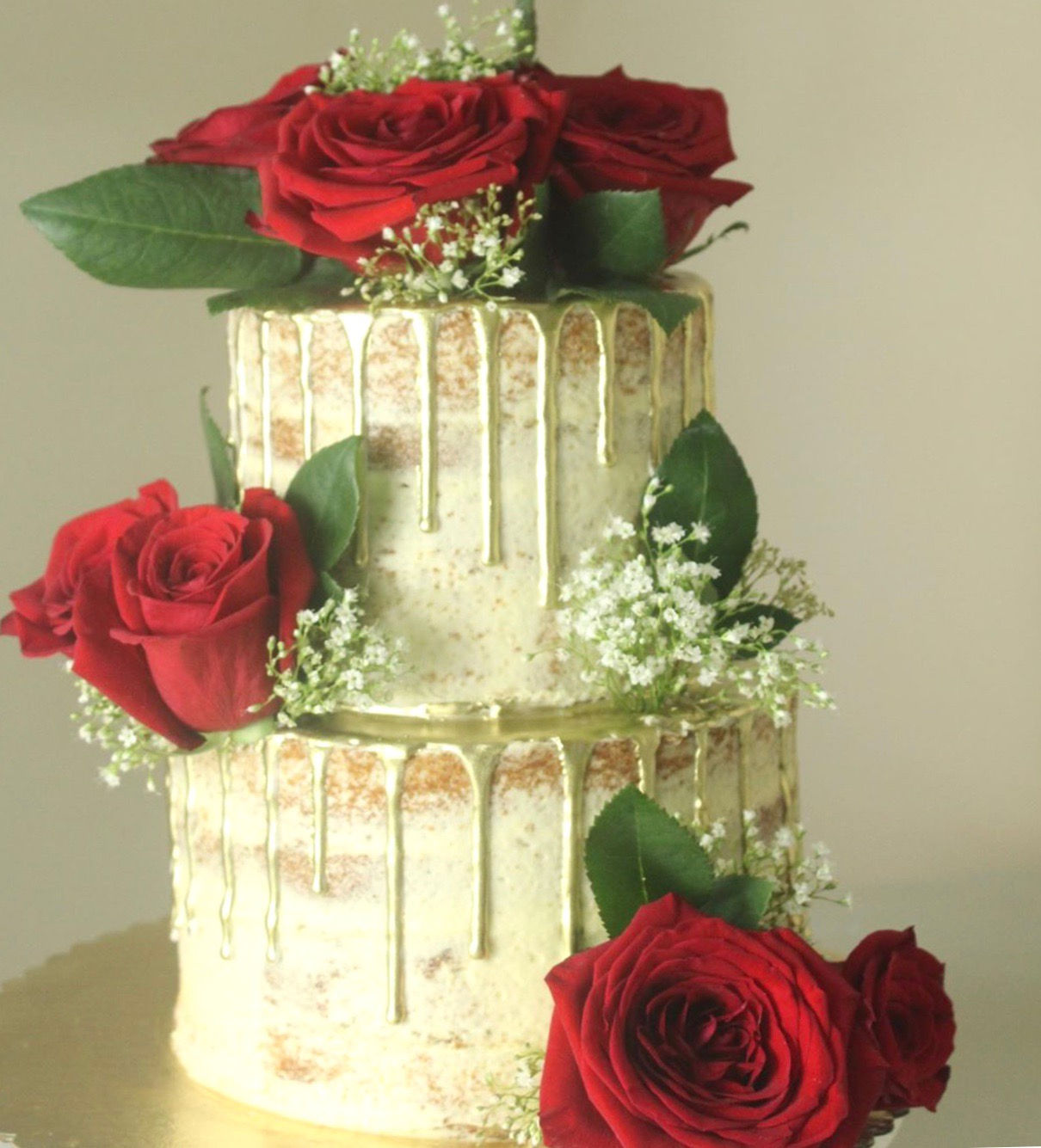 Cake 2 pisos rosas rojas 