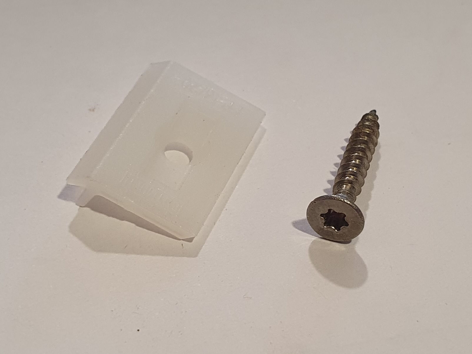 Fastening clips for aluminium cover rail, incl. screw