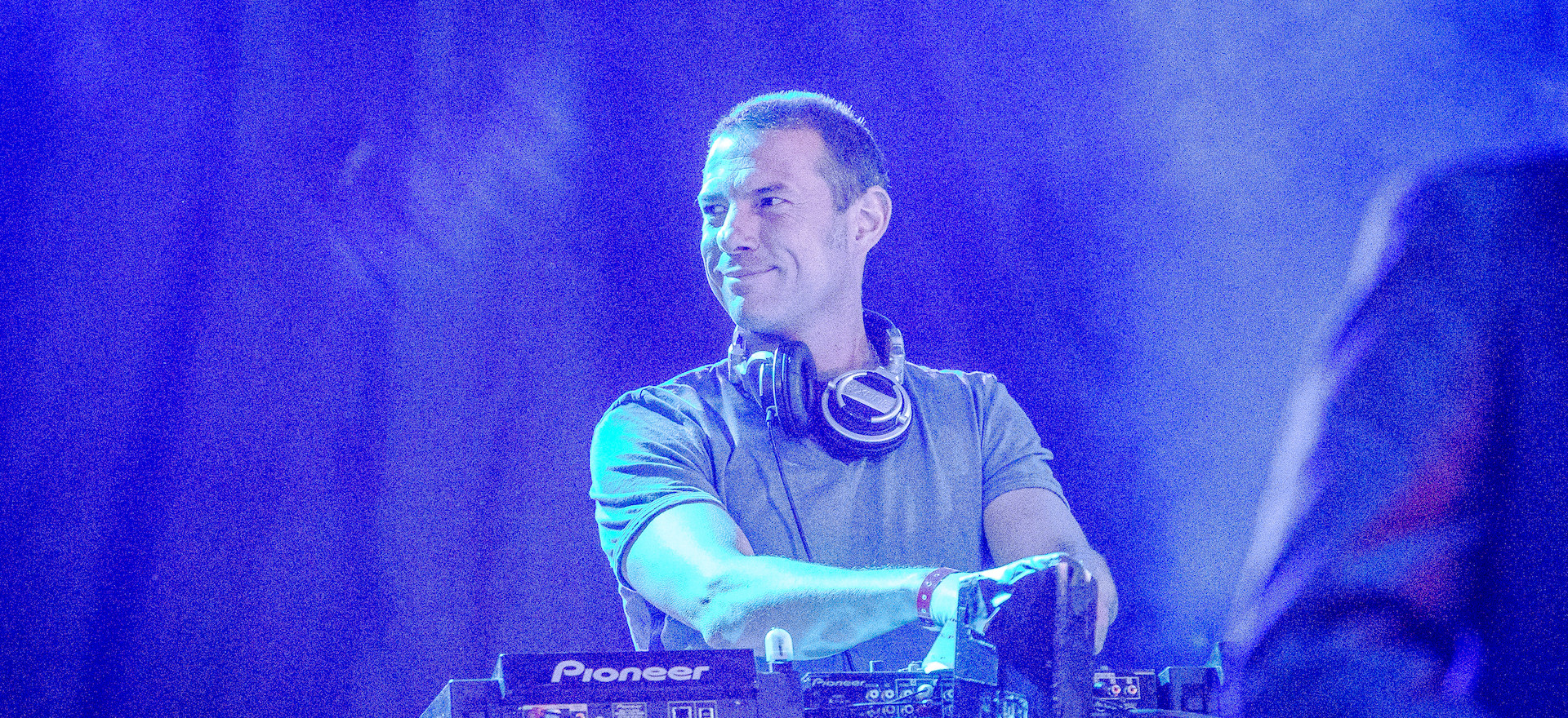 Alfredo Flores Photo