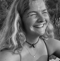Laura Lyons(2)_edited.jpg