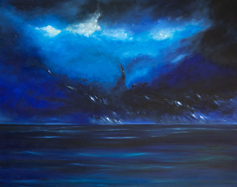 Ce paysage m'a fait rêver.
Je me suis mis à rêver, à imaginer ce que ce paysage pourrait raconter si je pouvais le capturer. Alors je me suis mis à peindre. Dans cette œuvre, j'ai cherché à capturer l'intensité de la tempête, au dessus des montagnes. On aperçoit un petit village qui montre notre fragilité face à la nature. Tableau quasi monochrome, le bleu et ses nuances tirant sur le noir, je suis à la recherche de la lumière afin de créer cette atmosphère à la fois mystérieuse et inquiétante qui m'a ému.
Et, chaque coup de pinceau en huile est destiné à évoquer la force indomptable et la beauté de la nature.