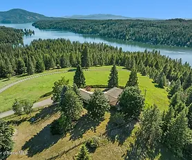 Unmatched 300° views over Hayden Lake on 6.8 private acres
