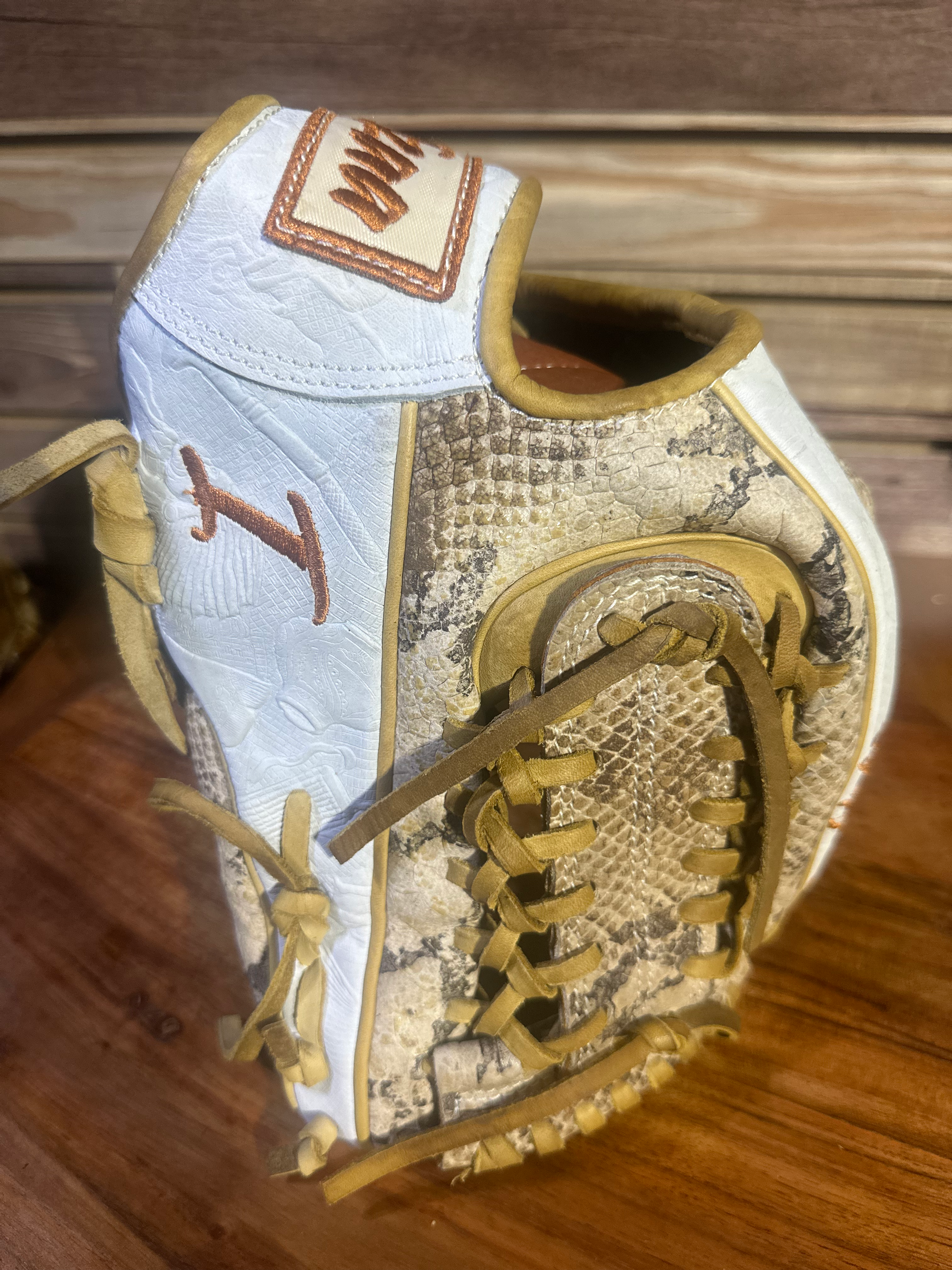 11.75”, penacho white, Python sand , trap web