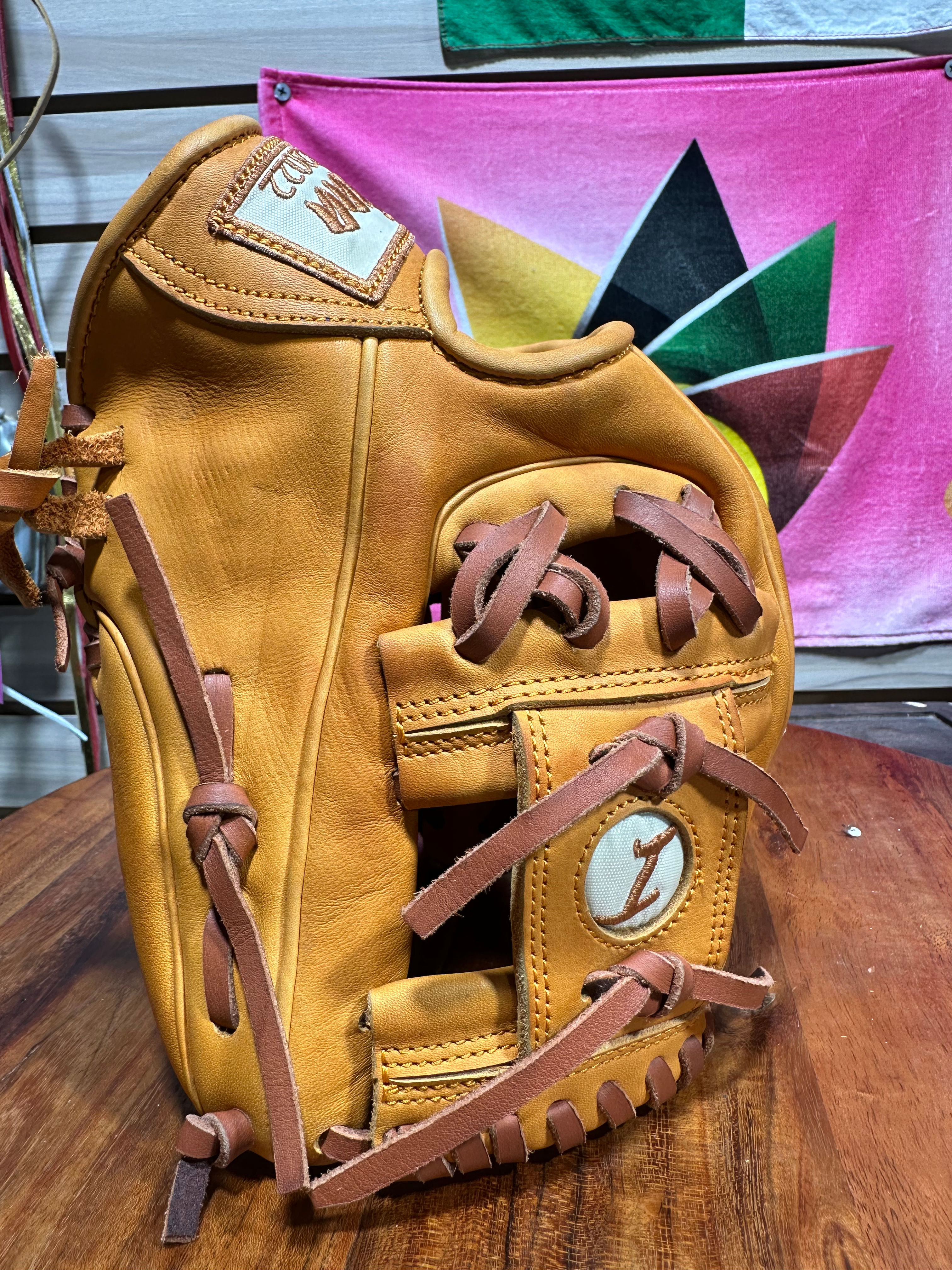 11.75” RHT , natural Texas orange, I-Web oiled , broken in , extra padding 
