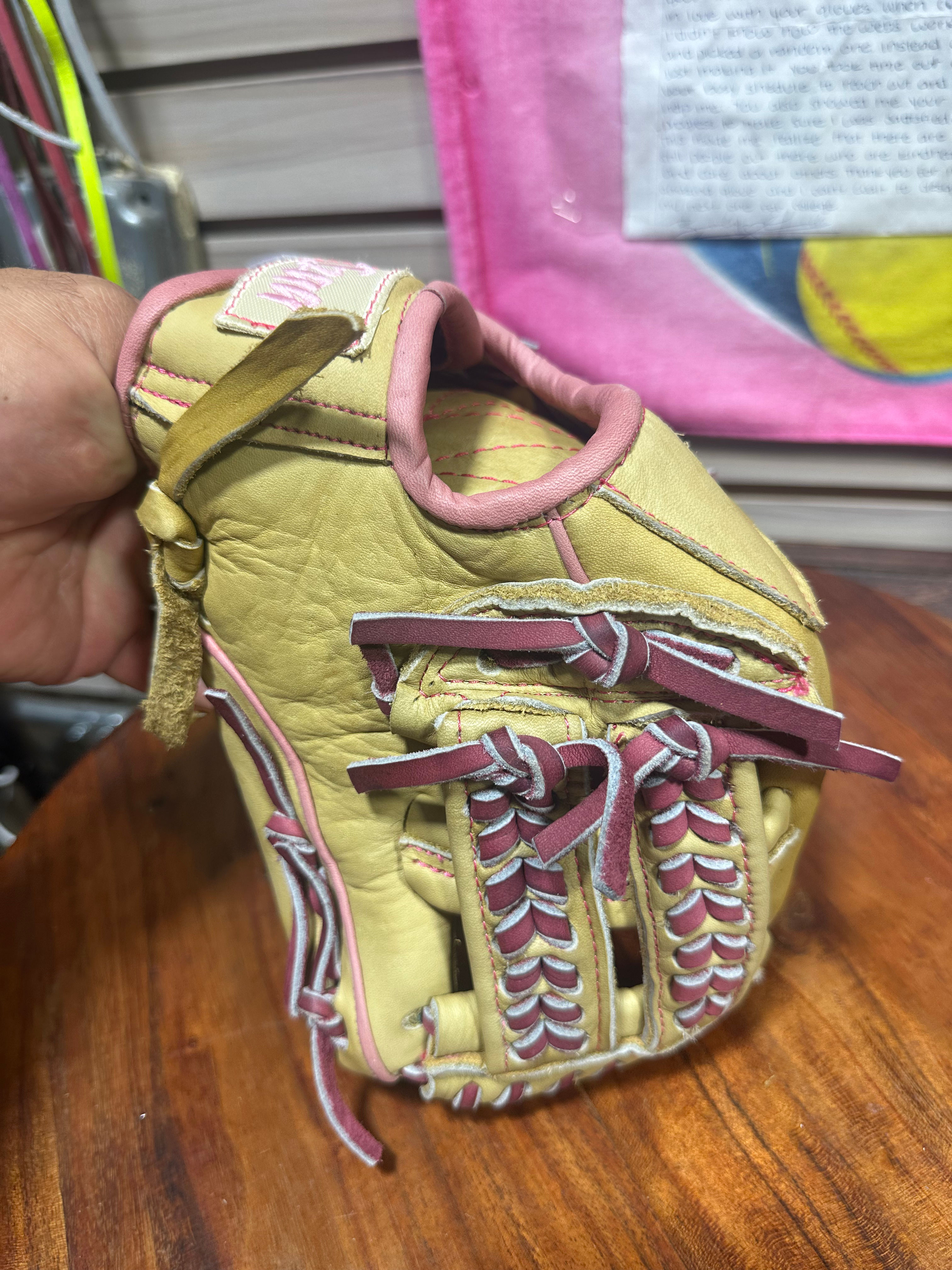 11” RHT, Modified H-Web, Soft Smooth Leather in Cream, Mauve Laces