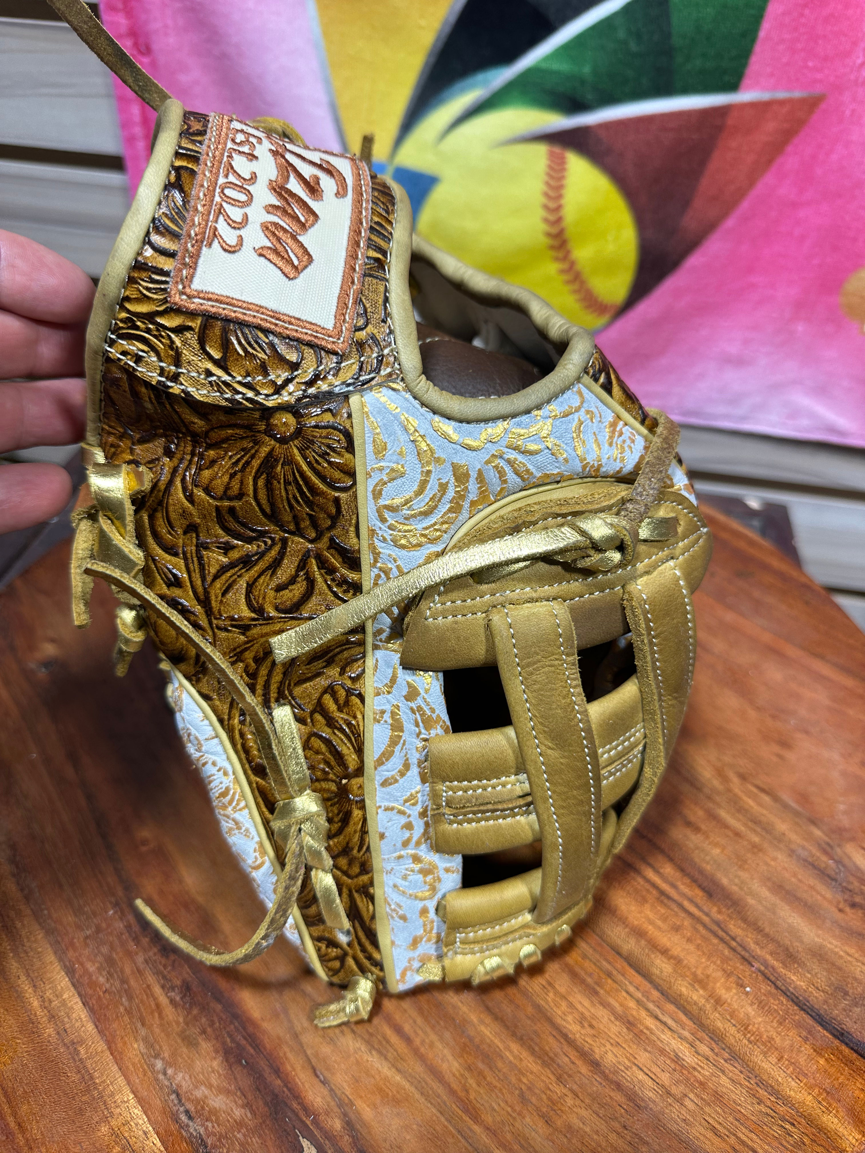 11.75”RHT vaquero honey /gold H-Web oiled and broken in extra padding 