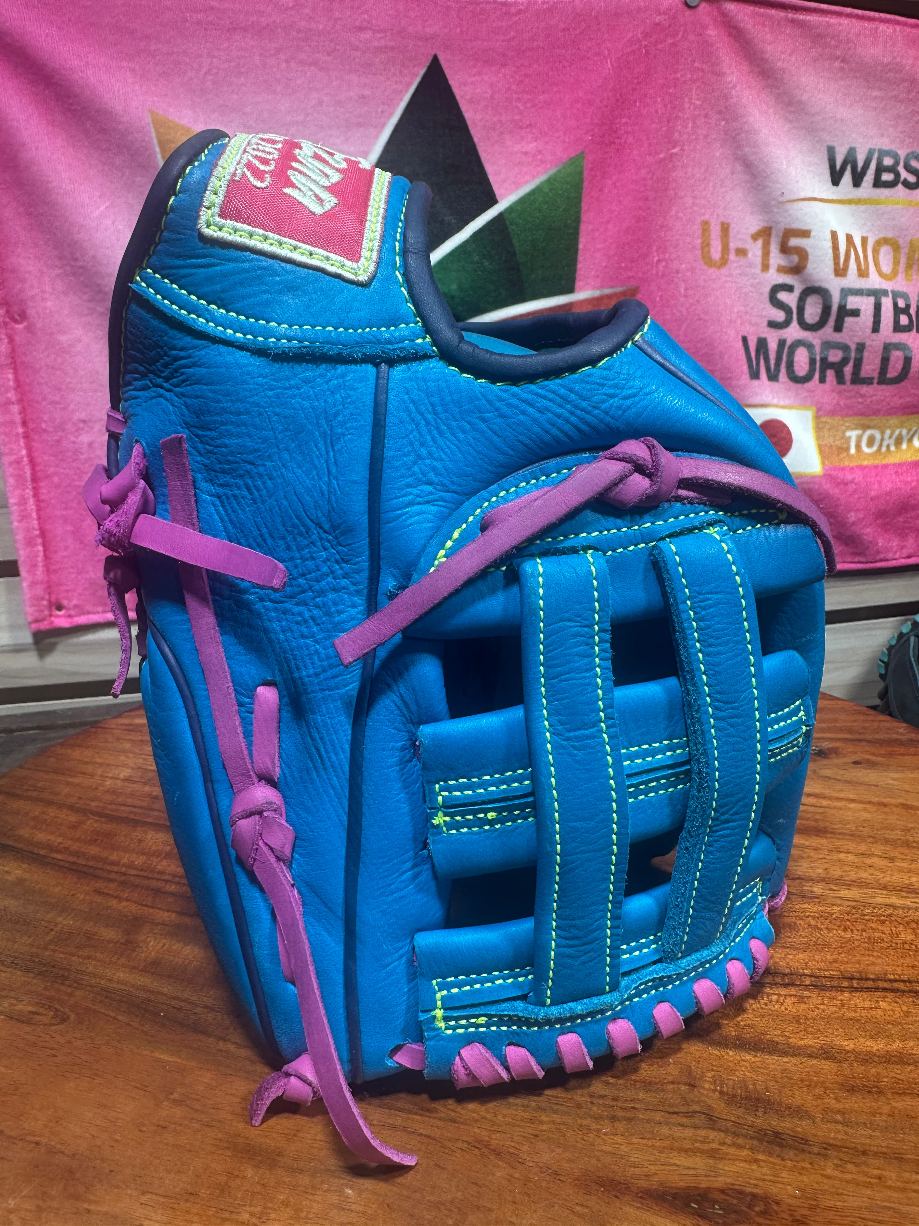 11.75” RHT blue H-Web oiled and broken in , extra padding 