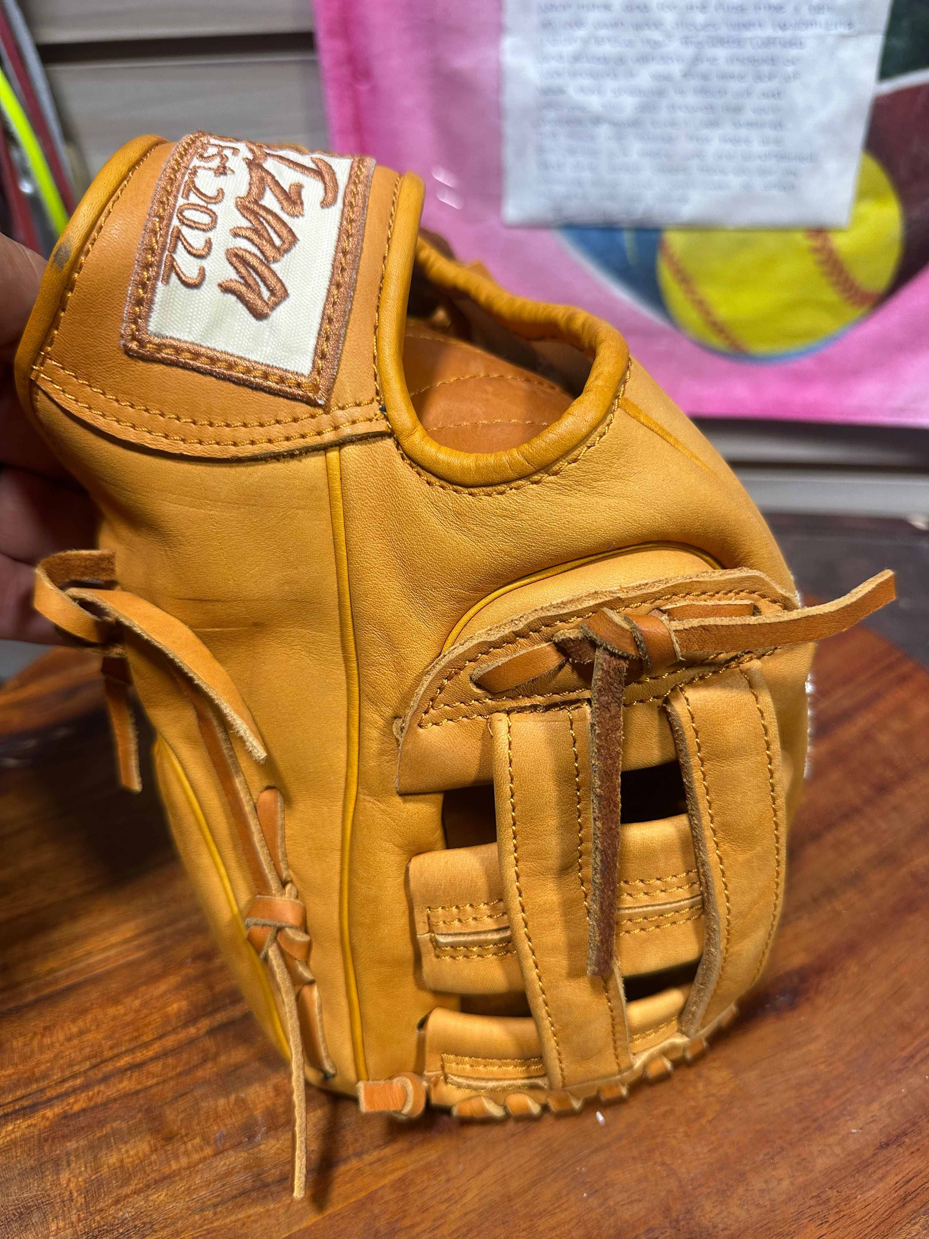 11” RHT, H-Web, Signature Series Smooth Leather in Natural Orange Color