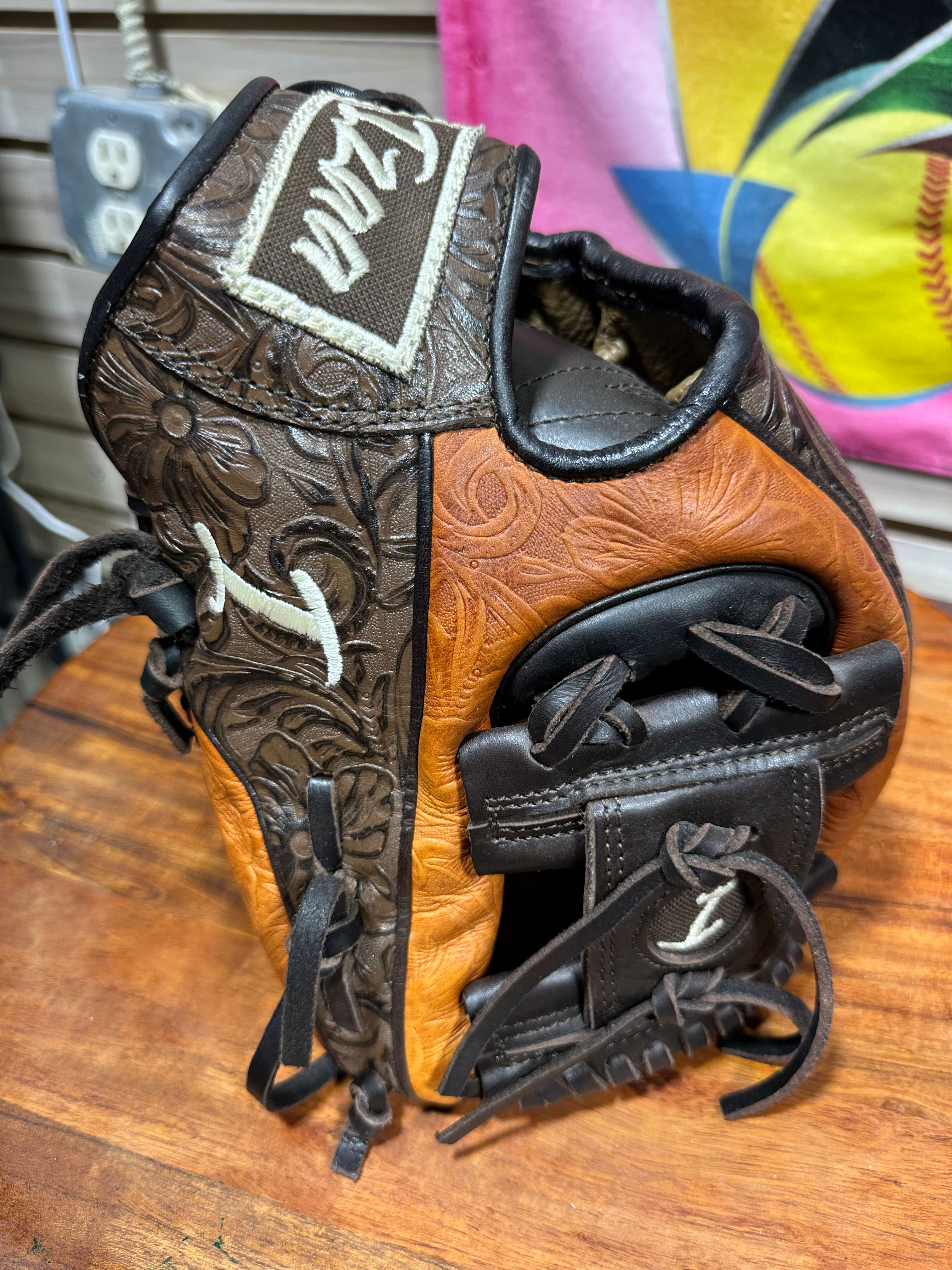 11.5” RHT vaquero chocolate/ vaquero Texas , oiled ,broken in extra padding 
