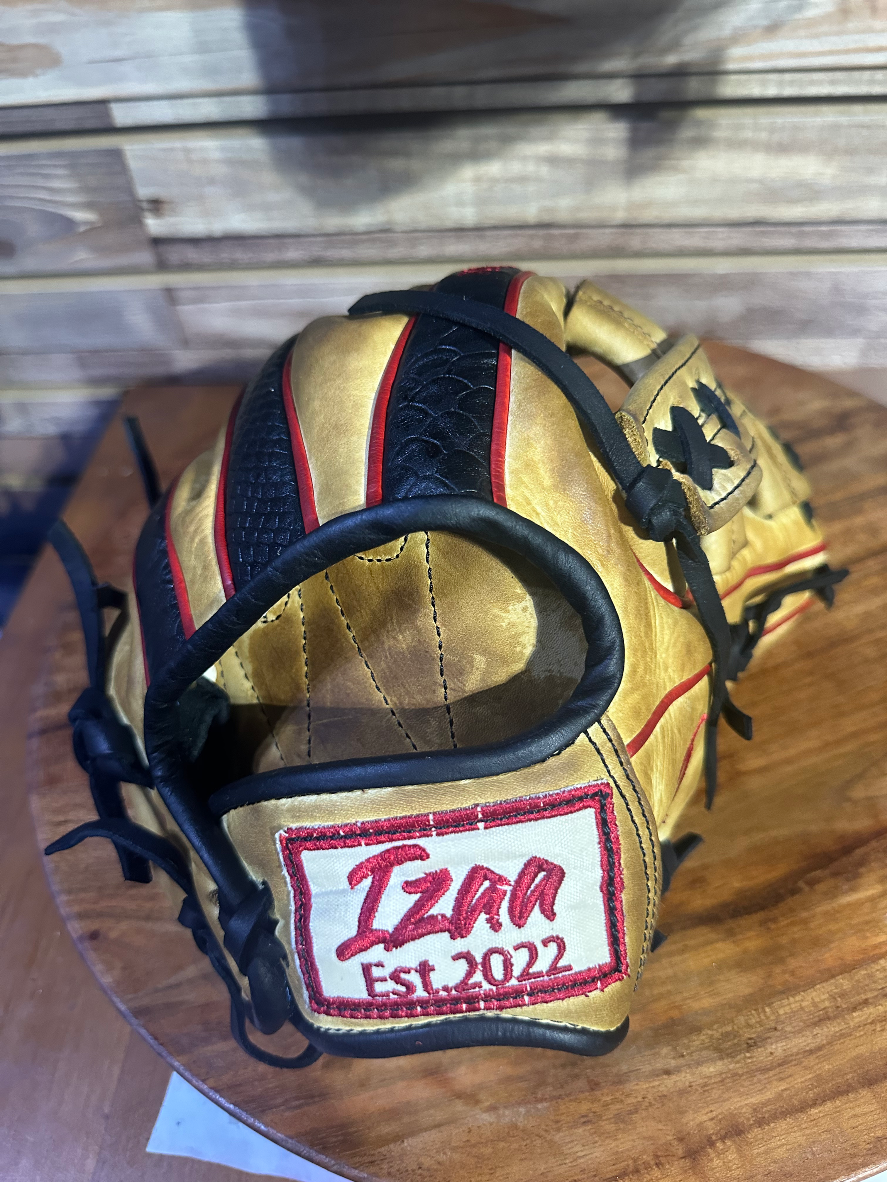 11.75", RHT, Cross-Web, Smooth in Cream and PythonSkin in Black #Elite-2A-229