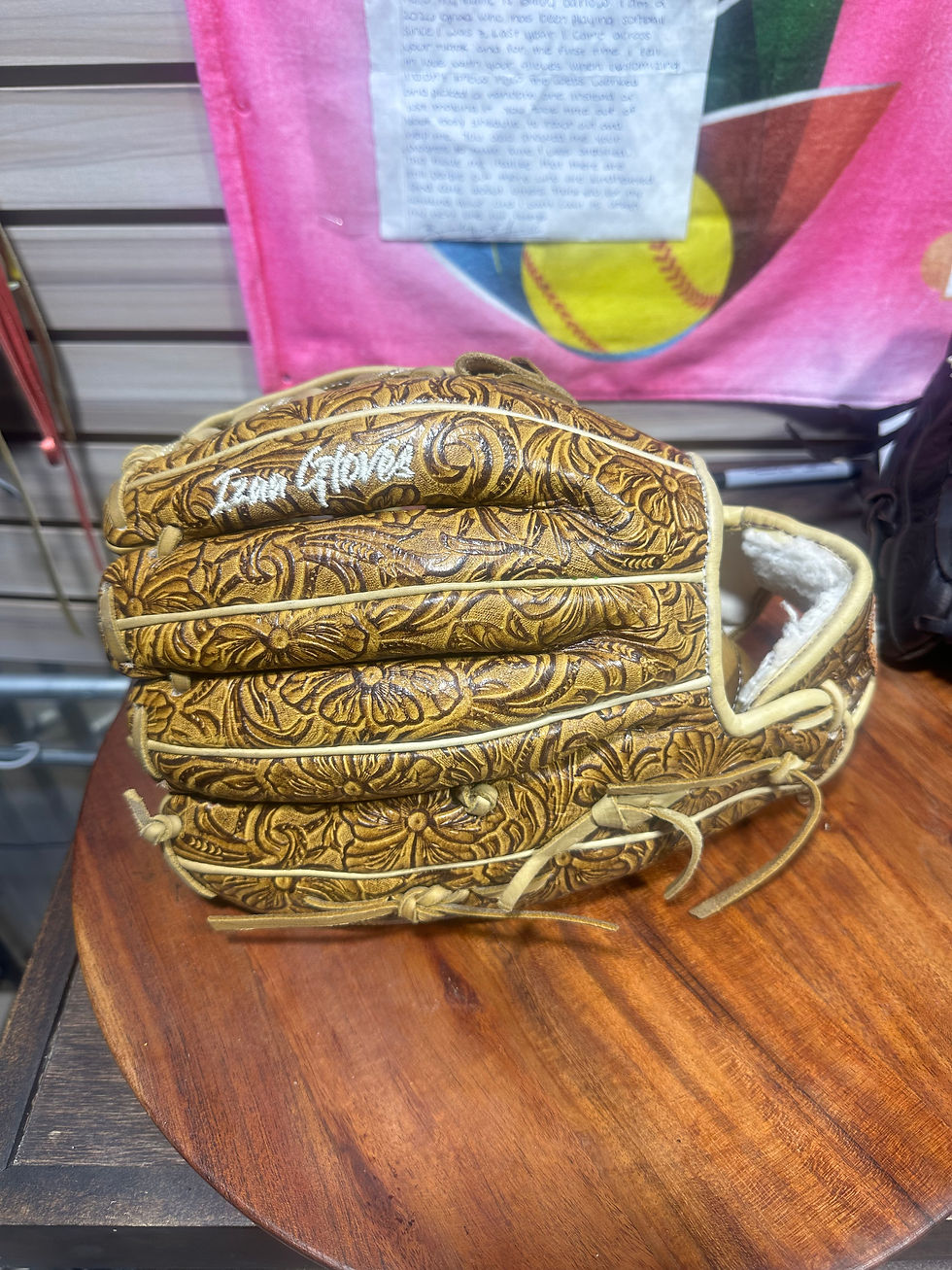 Thumbnail: 12.5” RHT, All Vaquero in Honey & Cream, oiled and broken in extra padding