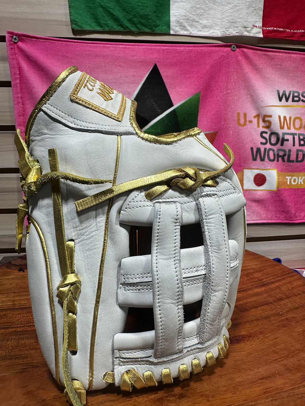 Thumbnail: 11.75” RHT smooth white/gold , oiled , broken in extra padding 