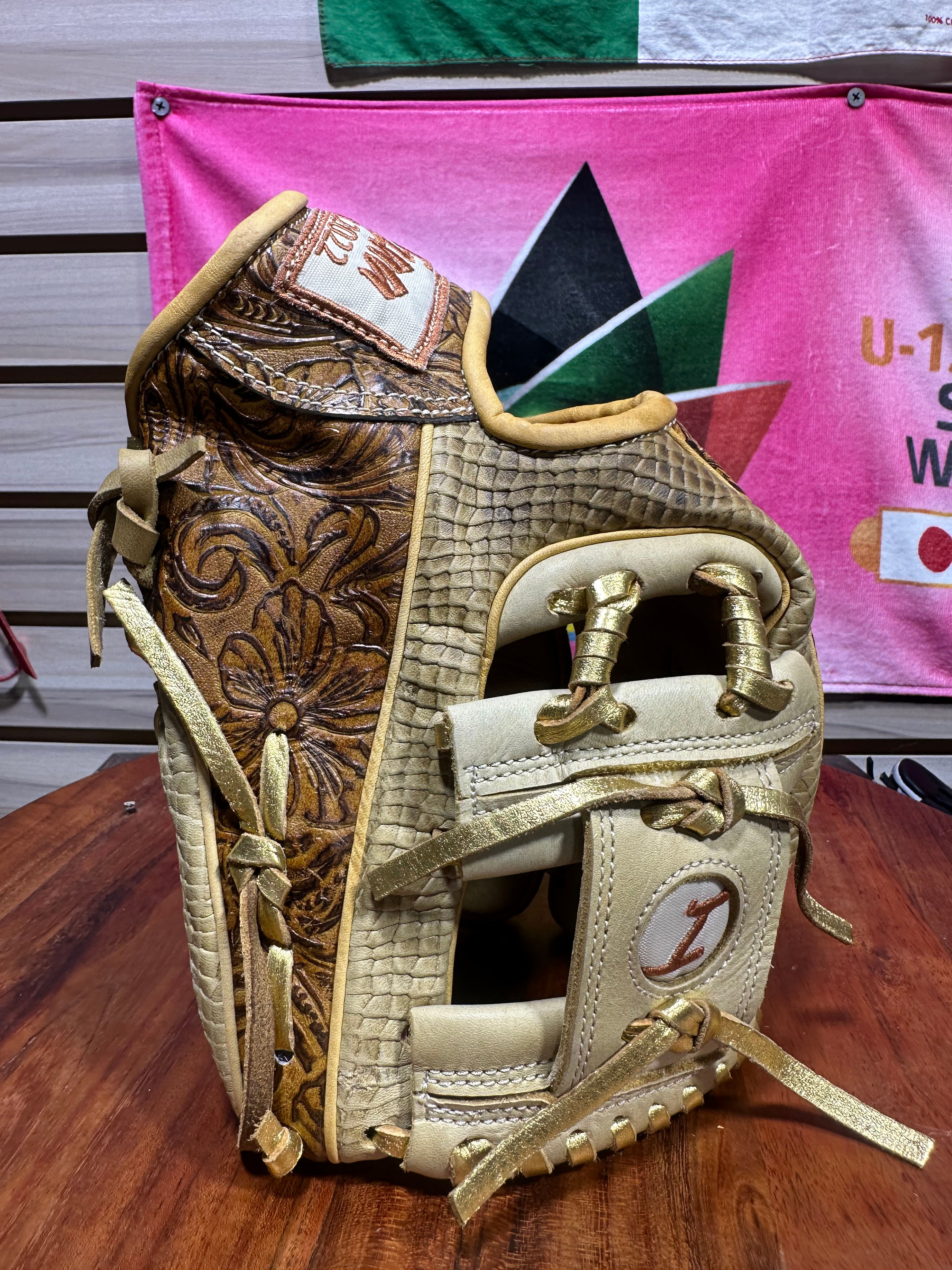 11.75” RHT vaquero /snake I-Web churro oiled and broken in extra padding 
