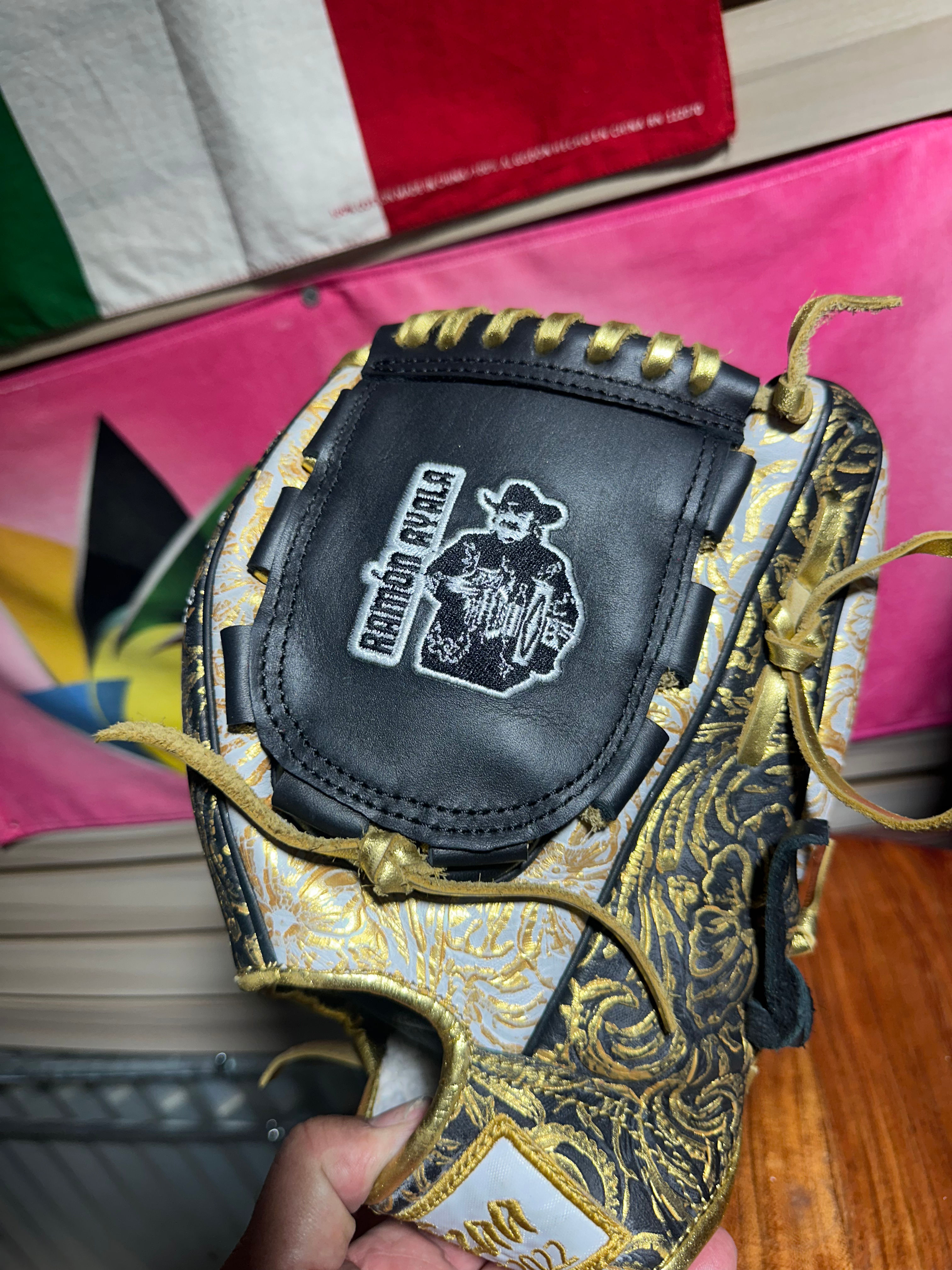 12” Ramón Ayala oiled broken in and extra padding 