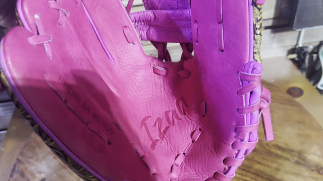 Thumbnail: Customize , Love’s , full vaquero I web , lefty 