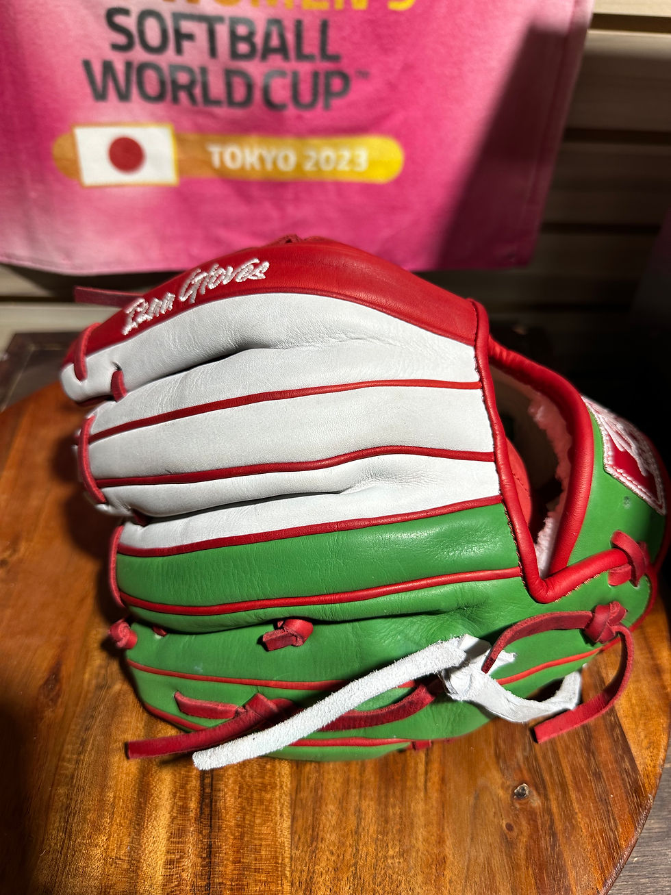 Thumbnail: 11.75” RHT escudo Mexicano tricolor extra padding oiled broken in 