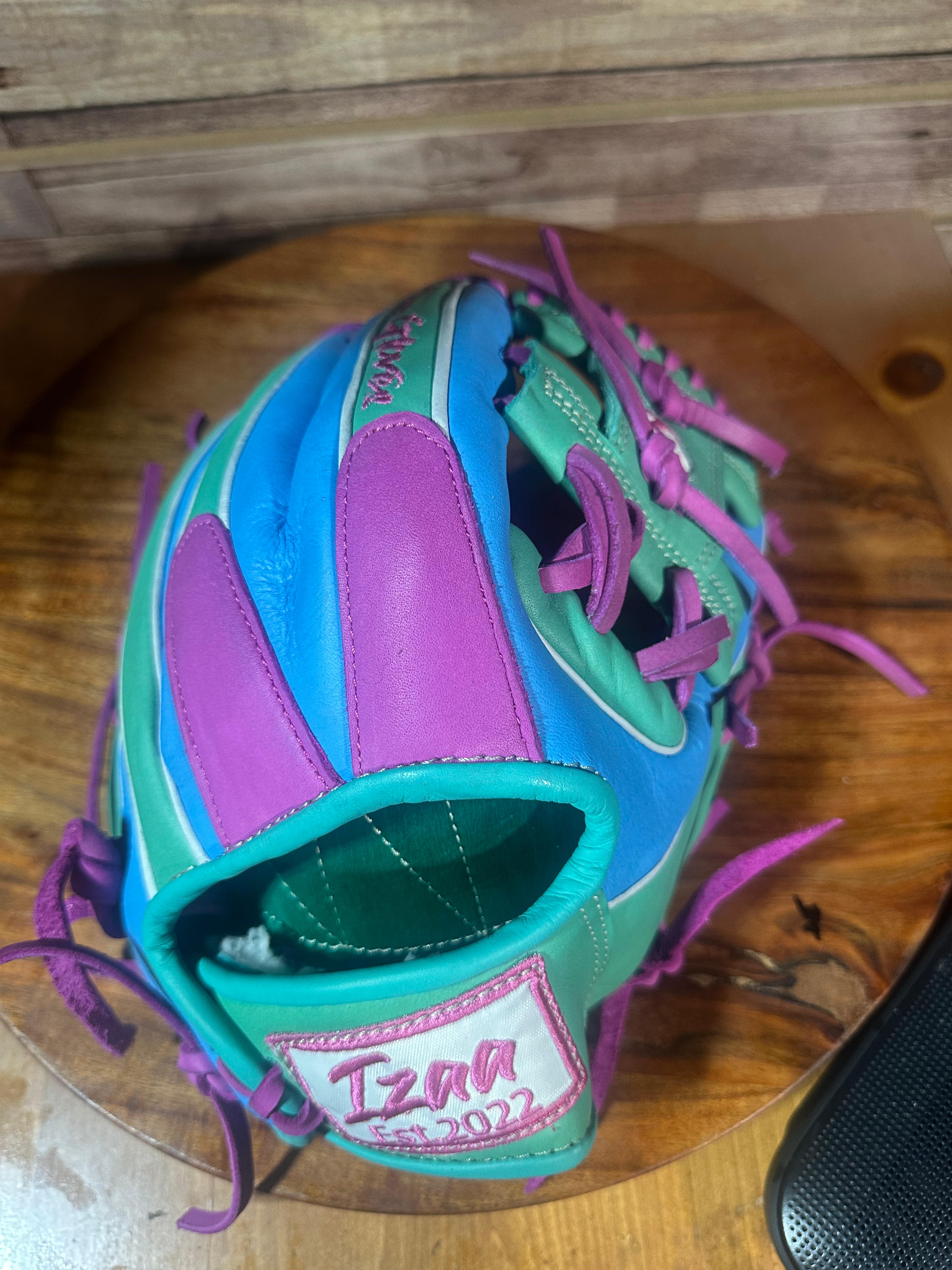 12”RHT Carolina blue and teal reinforced padding oiled broken in