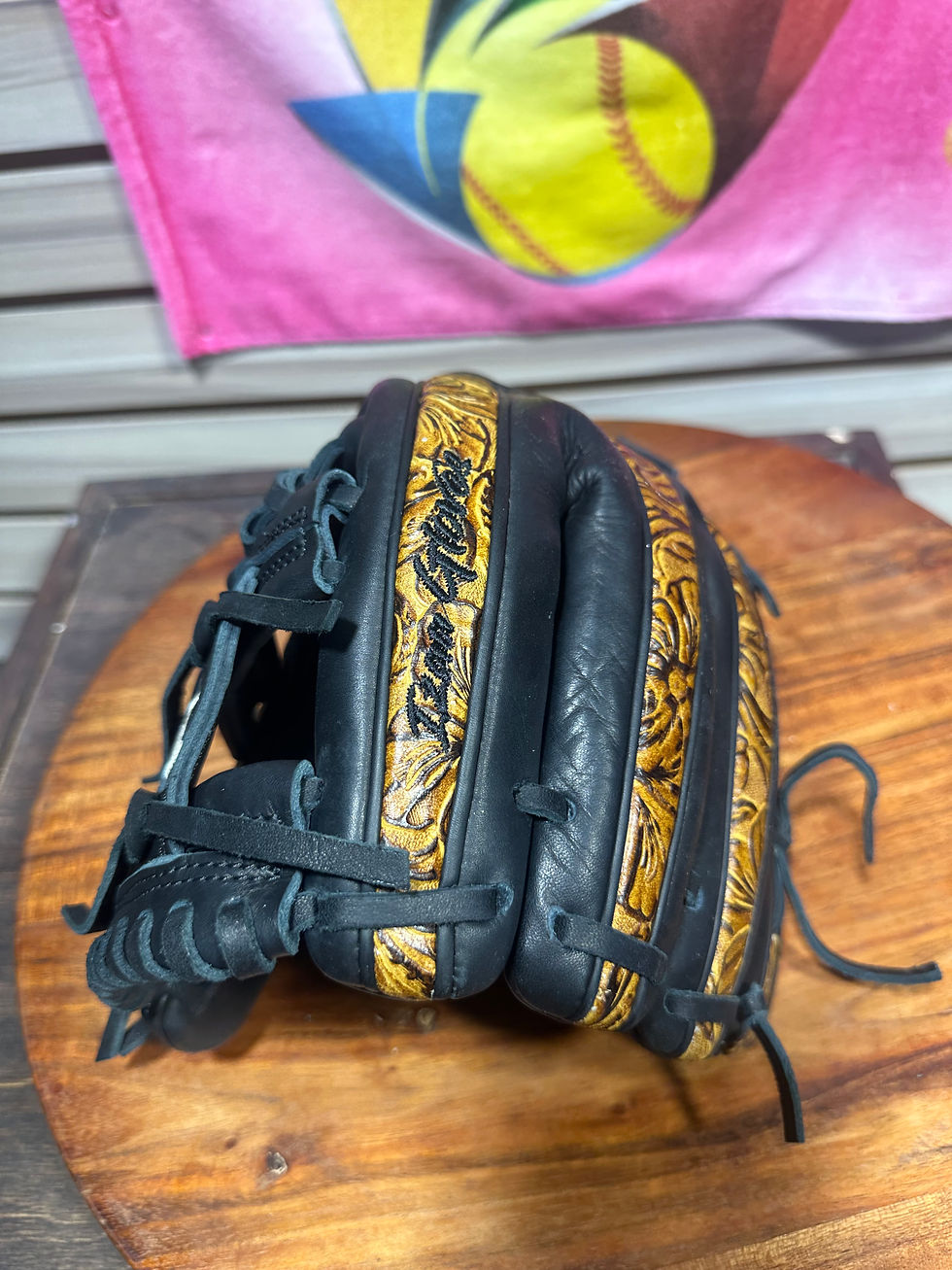 Thumbnail: 12”RHT vaquero/smooth black, I-Web oiled, broken in extra padding 