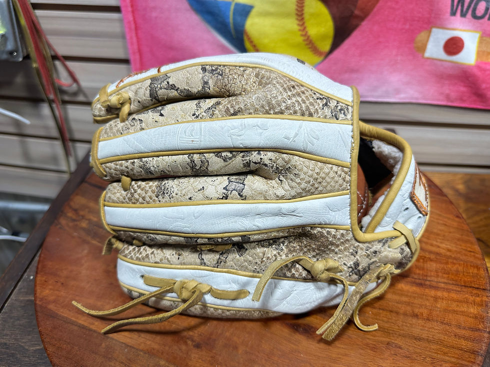 Thumbnail: 12” RHT snake / white penacho trap Web oiled and broken in , extra padding 