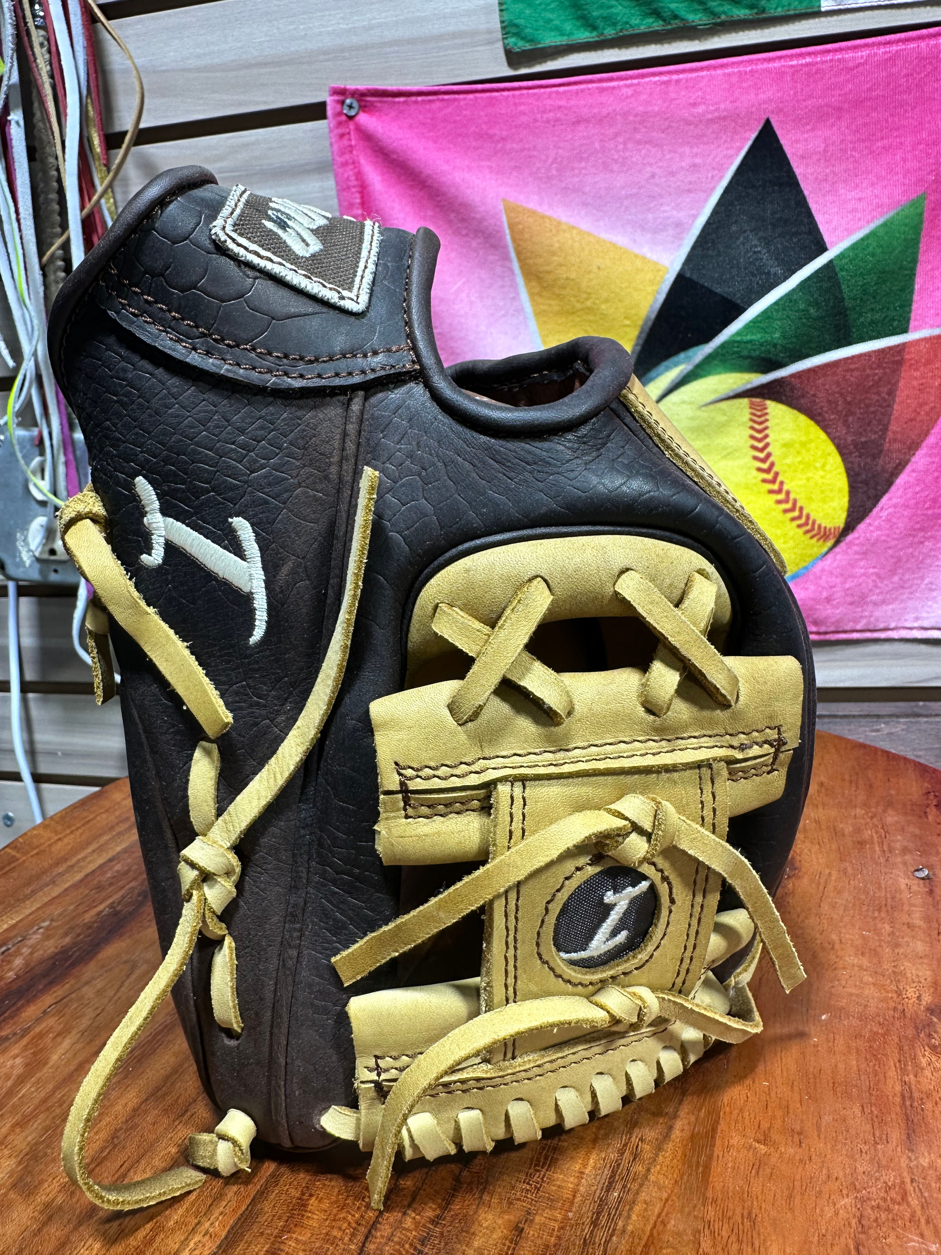 11.75” RHT , Brown/sand I -Web oiled and broken in , extra padding 