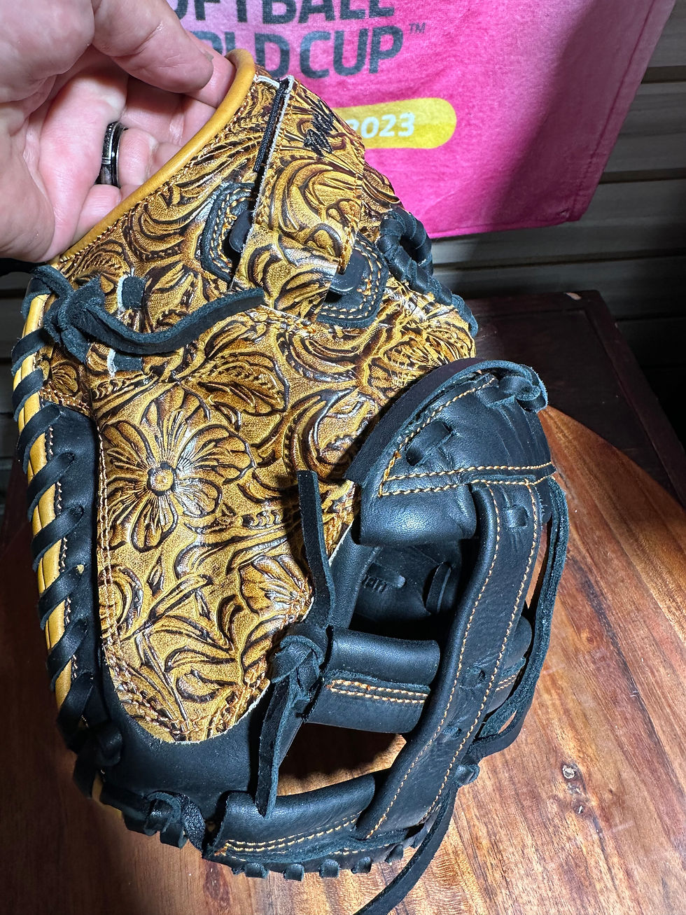 Thumbnail: 34”/33” RHT catchers mitt vaquero black oiled broken in extra padding 